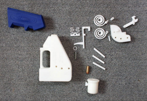 파올라 안토넬리는 2015년 ‘Design and Violence’ 전시를 통해 디자인이 생명을 해하고 폭력을 정당화하는 용도로도 발달해 왔음을 보여줬다. 사진은 2013년 미국의 ‘무정부주의 활동가’ 코디 윌슨이 세계 최초로 3D 프린터로 만들어낸 권총 ‘Liberator’. ⓒMoMA