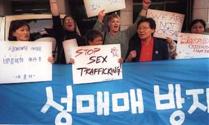 Demonstration at Myongdong Cathedral on October 11 staged by the participants of the International Symposium to Counter Prostitution and Human Trafficking. Demonstrators called for the enactment of special laws to prevent prostitution.