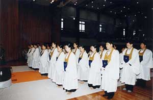 The women staff of Wonbulgyo recently refused to take the oath of celibacy, and called for a review of the all the rules related to dedicated staff, including the religious orders treatment of female staff.