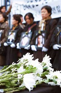 Women dancers take part in the Feminist Funeral held in Gunsan at the scene of the fire, comforting the souls of the deceased.
