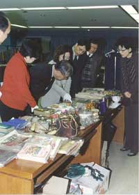Officials of the Ministry of Gender Equality and experts inspect the historical artifacts to be exhibited in the Hall on December 4.