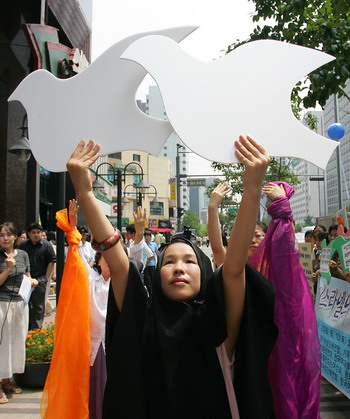 A performance wishing for peace by Korean women activists.