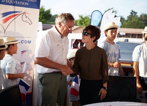 CEO Park signed an MOU with the French Equestrian Federation.