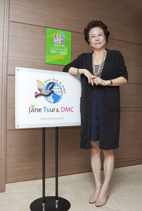 Han Junggyu, Representative of Jane Tour & DMC, which was awarded with $5 Million Tourism Promotion Tower for contributing to the acquisition of foreign currency on the 40th Tourism Day by the Ministry of Culture, Sports, and Tourism. She said, “The key to success is to be earnest in all relationships rather than overlooking them.”   ⓒ Lee Jeong-sil Women News photographer