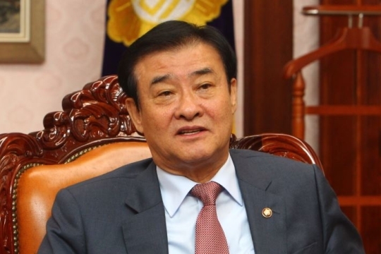 Kang Chang-hee, Speaker of the National Assembly, who proposed the revision bill.