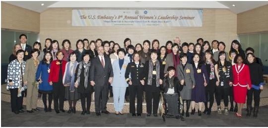 Representatives from the U.S. Embassy in Korea and the Women’s News at Sookmyung Women’s University