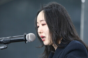 [인터뷰] "256억 포기" 하이브에 파격 제안, 민희진은 왜 기자 앞에 섰... - 뉴스 썸네일 이미지