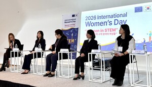 AI에 밀려날까, 경력 단절될까...흔들리는 여성 과학기술인들 - 뉴스 썸네일 이미지