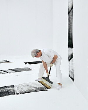 '숯의 작가' 이배, 뮤지엄산 개인전...진서연 주연 국립극단 '그의 ... - 뉴스 썸네일 이미지