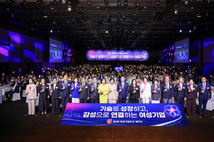 '최초 AI 아이돌'부터 'AI 더빙'까지... 박창숙 "시대 흐름 포착한... - 뉴스 썸네일 이미지
