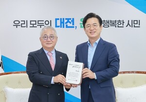 성심당, 대전 고향사랑기부 답례품 3년 연속 1위...시정발전 감사패 - 뉴스 썸네일 이미지